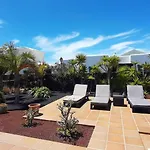 Vila Adais *
